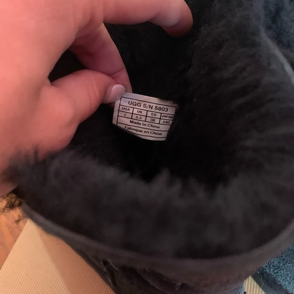 Bailey Button Uggs - Picture 4 of 5